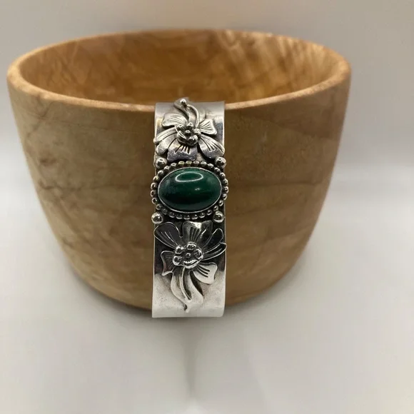 MalachiteSigned Les Baker Southwest /Navajo Style Sterling Bracelet Cuff